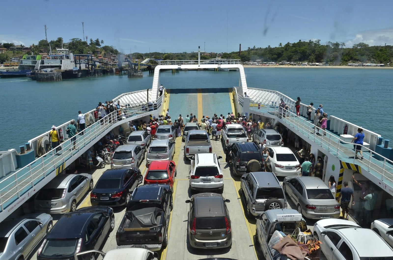 ferry-bom-despacho-scaled-e1681317548189.jpg