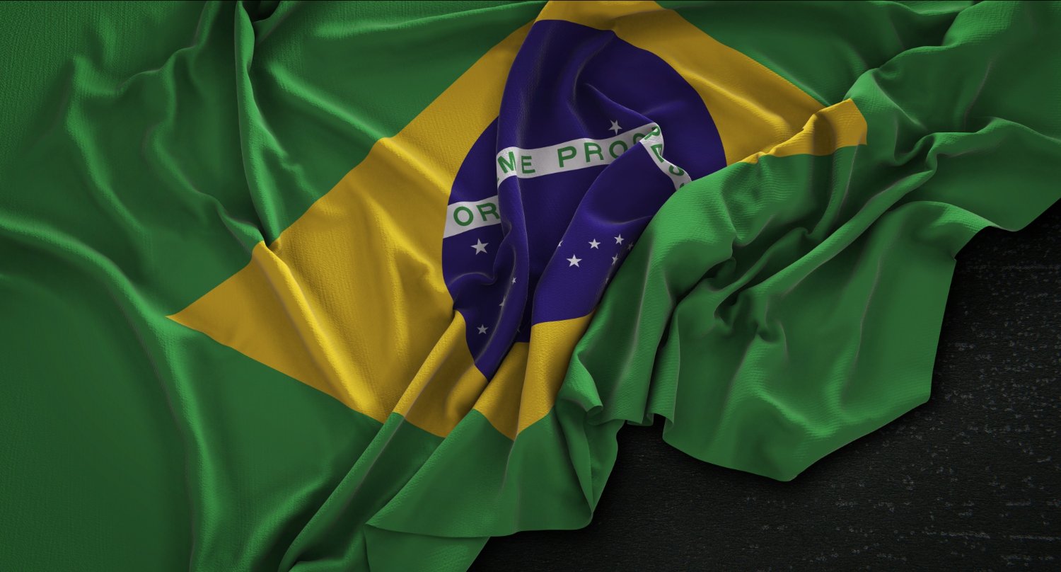 bandeira-do-brasil-enrugada-no-fundo-escuro-3d-render.jpg