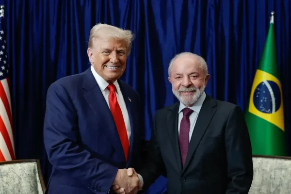 Lula se reúne com Trump na Malásia e discute relações entre Brasil-EUA