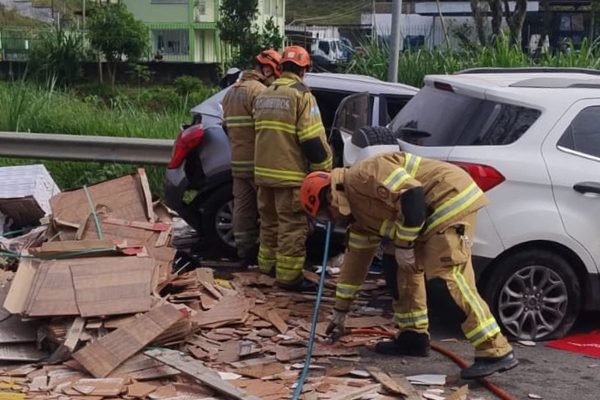 Acidente em Barra do Piraí deixa cinco pessoas mortas e nove feridos