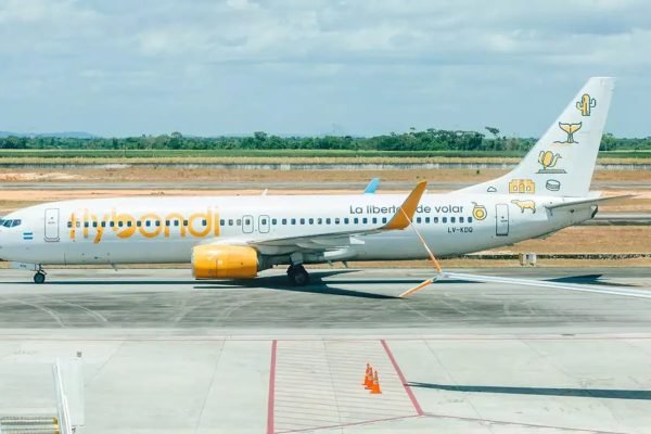 Anac limita a venda de passagens aéreas da Flybondi no Brasil