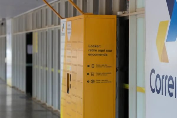 Após semana em greve, empregados dos Correios têm dissídio na segunda