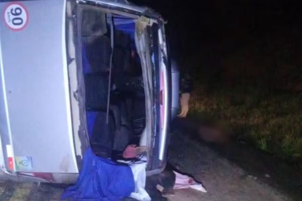 Acidente com micro-onibus de Ipiaú deixa dois mortos e 20 feridos (Imagem: Reprodução/Internet)
