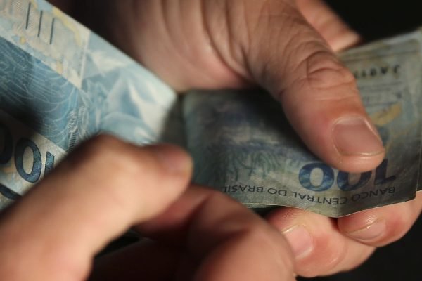 Brasileiros sacaram em dezembro R$ 429 milhões esquecidos em bancos