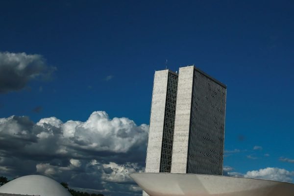 CCJ do Senado aprova relatório que regulamenta reforma tributária