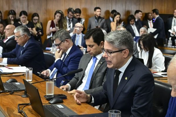 CCJ do Senado rejeita PEC da Blindagem por unanimidade