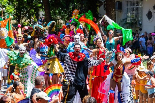 Carnaval 2026: Rio terá desfile de 56 blocos neste domingo; confira