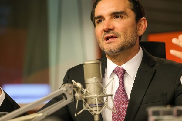 Celso Sabino confirma a Lula que deixará Ministério do Turismo