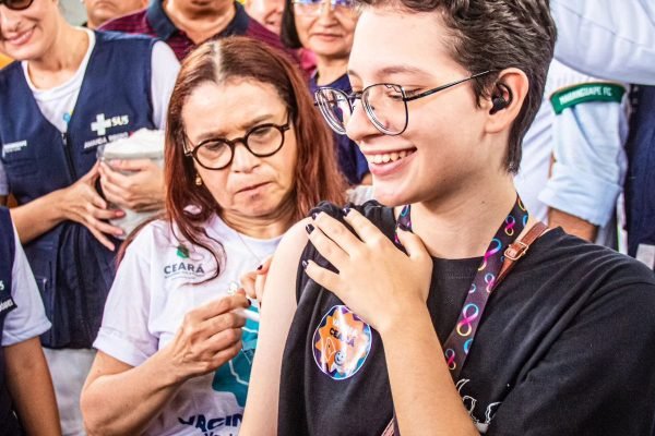 Cidades do CE e MG iniciam vacinação contra dengue com dose única