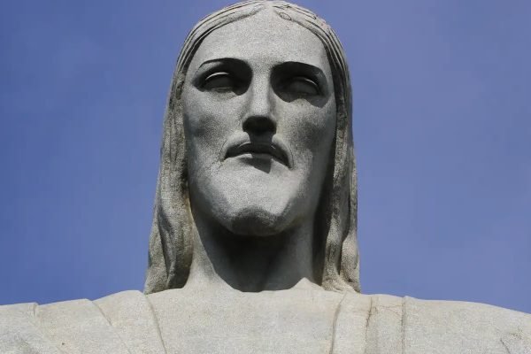 Cristo será iluminado em campanha de combate à violência de gênero