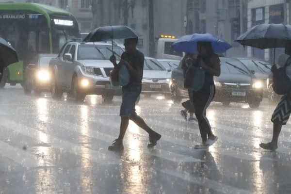 Defesa Civil alerta para chuvas fortes no estado de São Paulo