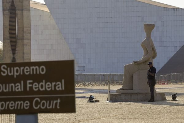 Defesa de Bolsonaro entra com novo recurso no STF contra condenação