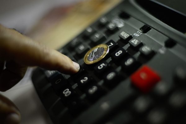 Dívida pública pode alcançar até R$ 10,3 trilhões em 2026