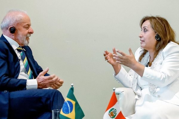 Em Nova York, Lula se reúne com Dina Boluarte, presidente do Peru