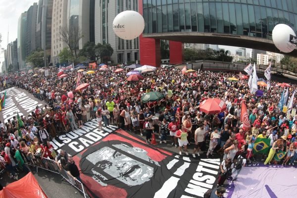 Em todo país, milhares protestam contra anistia e PEC da Blindagem