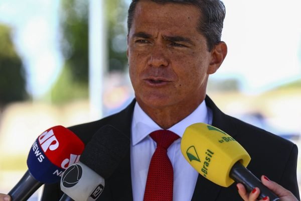 Exército diz ao STF que general pode receber visita íntima na prisão