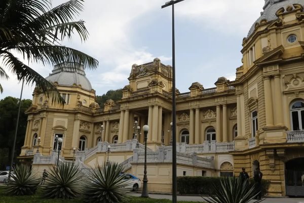 Governo do Rio exonera comissionados em autarquia investigada