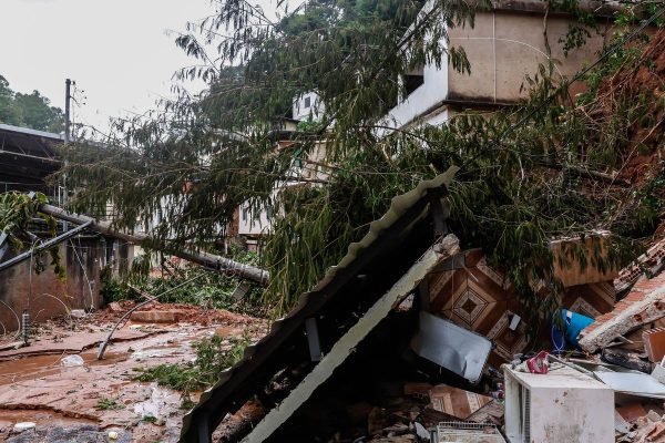 Governo libera R$ 7,3 mil para famílias atingidas por chuvas em MG