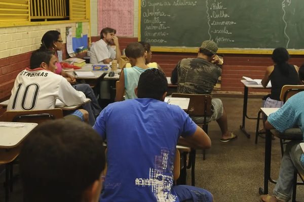 Governo paga R$ 12 mil a projetos para jovens em áreas vulneráveis