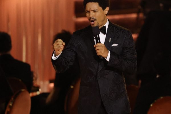 Grammy 2026 é marcado por críticas a Trump