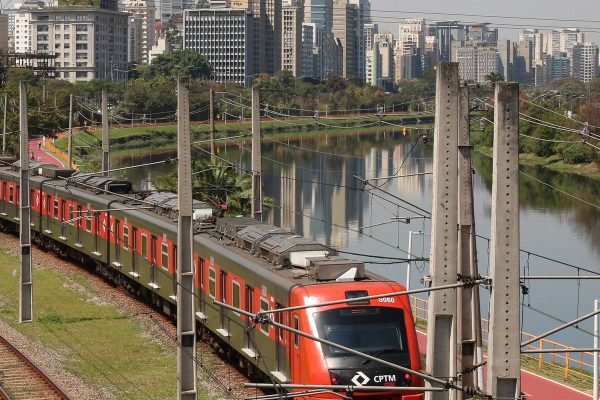 Greve de trens em SP causa congestionamento de mais de 2 mil km 