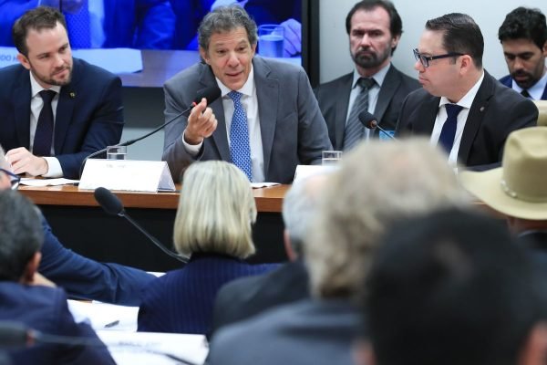 Haddad diz que Receita alcançará os “verdadeiros ladrões da nação”