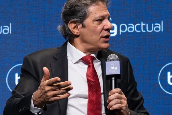 Haddad diz que política fiscal não depende apenas do governo federal