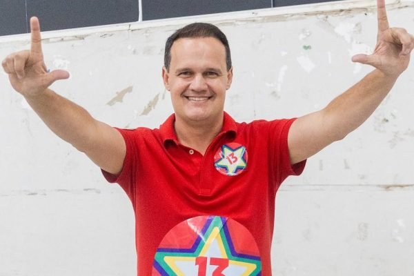 Hoje-e-dia-de-celebrar-a-democracia-e-fazer-valer-a-nossa-voz.-Dia-de-escolher-o-futuro-da-nossa-e1791207706541.jpg