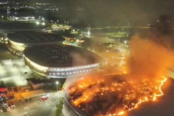 Incêndio atinge Velódromo do Parque Olímpico no Rio