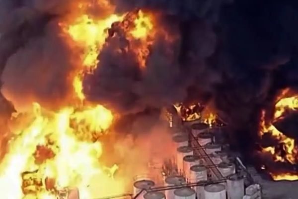 Incêndio em fábrica em Itaquaquecetuba é extinto após 33 horas