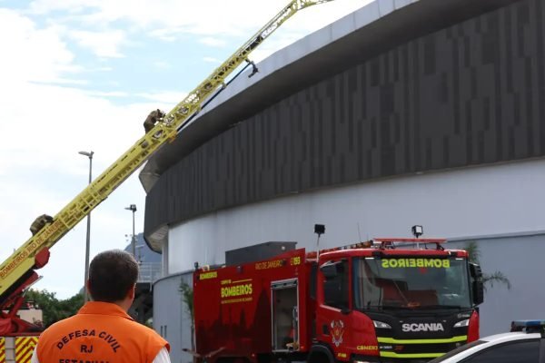 Incêndio no Velódromo do Rio é controlado; pista não teve impacto