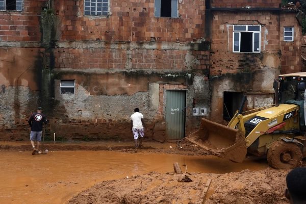 Inmet emite alerta de grande perigo para chuvas intensas em Minas