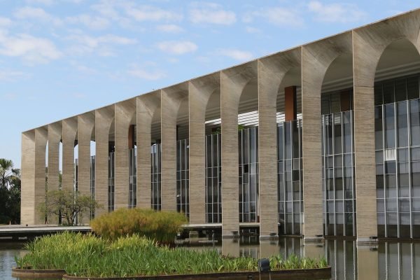 Itamaraty diz que Brasil “não se curvará