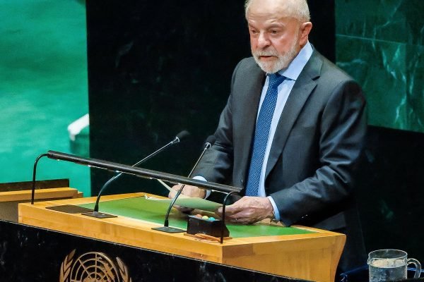 Lula diz que manifestações são “espetáculo da democracia” 