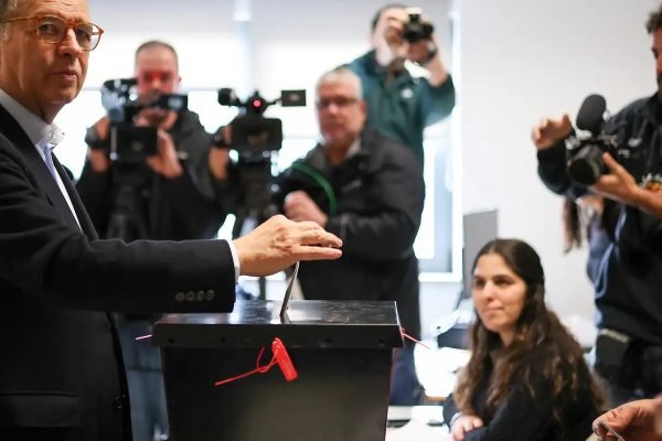 Lula parabeniza vitória de Antônio Seguro em Portugal