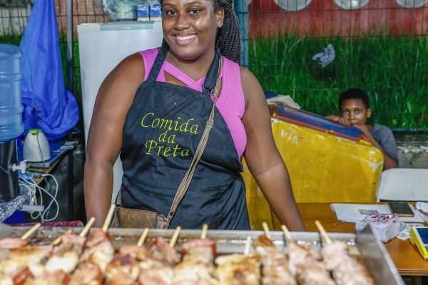 Mães ambulantes cobram pontos de apoio para crianças no carnaval