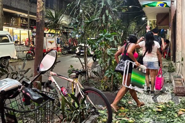 Mais de 510 mil imóveis ainda estão sem luz no Rio
