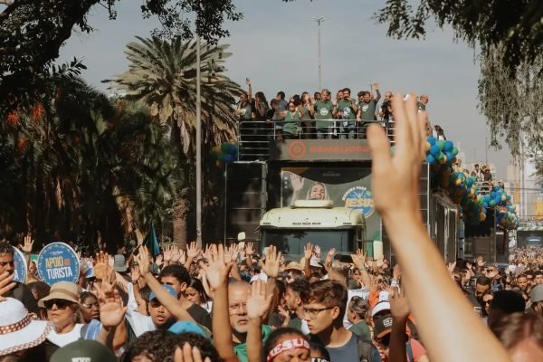 Marcha para Jesus reúne público evangélico no centro de São Paulo