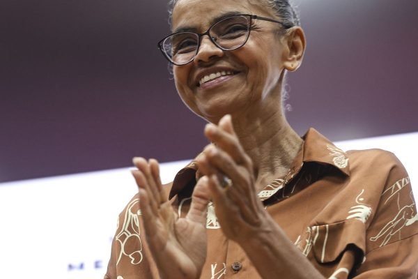 Marina Silva recebe maior condecoração da França em Brasília