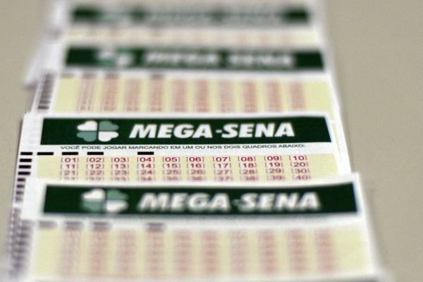 Mega-Sena acumula e prêmio principal vai para R$ 27 milhões