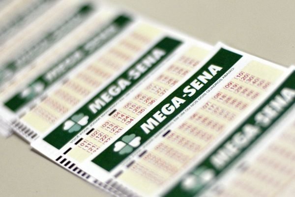 Mega-Sena acumula e prêmio principal vai para R$ 40 milhões