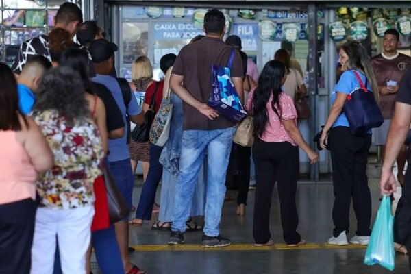 Mega-Sena acumula e prêmio principal vai para R$ 7,5 milhões