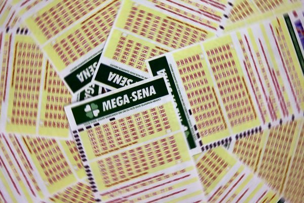 Mega-Sena acumula para R$ 102 milhões; confira os números sorteados