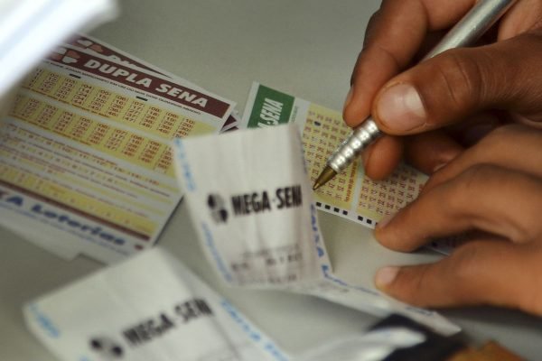 Mega-Sena acumula para R$ 30 milhões; confira os números sorteados