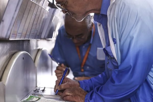 Mega-Sena acumula para R$ 38 milhões; confira os números sorteados