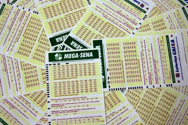 Mega-Sena sorteia prêmio estimado em R$ 100 milhões neste sábado
