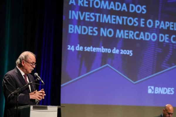 Mercadante defende democratizar acesso ao mercado de capitais