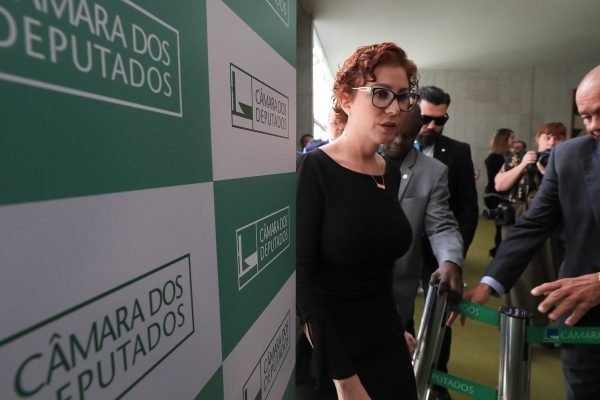 Moraes arquiva investigação contra Zambelli por obstrução e coação