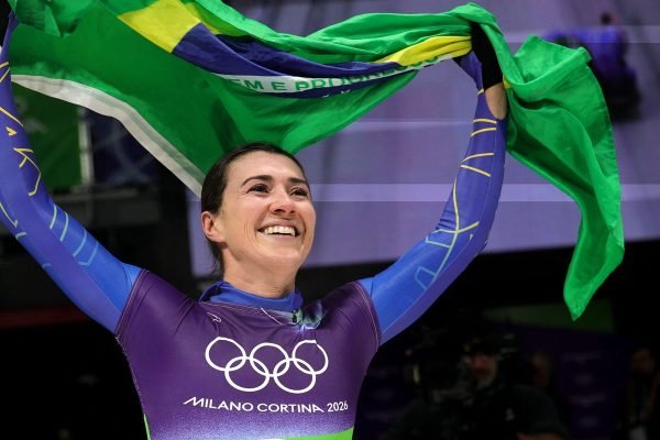 Nicole Silveira alcança melhor resultado olímpico do Brasil no gelo