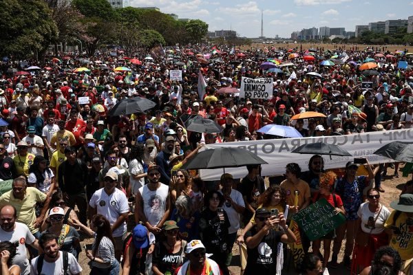 No DF, ato contra anistia e PEC da Blindagem leva milhares às ruas
